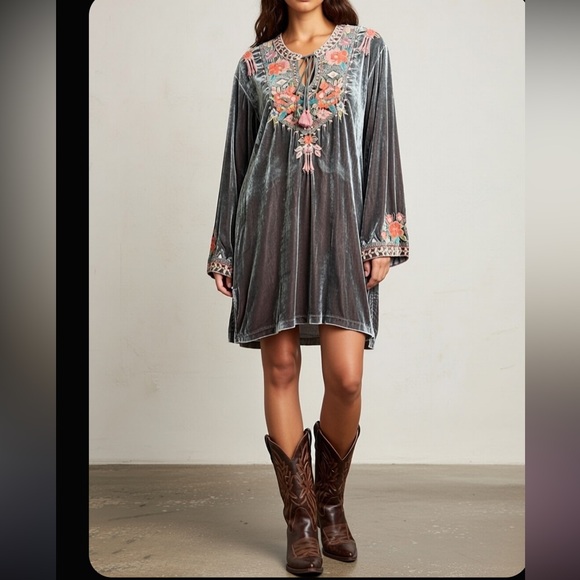 Johnny Was Dresses & Skirts - Johnny Was Maeve Velvet Trapunto tunic Dress with Floral Embroidery